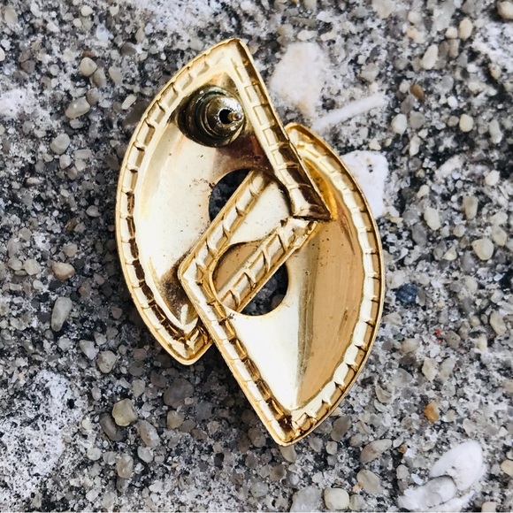 Vintage 80’s Gold Tone Cream And Green Enameled Artsy Post 1.5 in Earrings - Picture 6 of 16